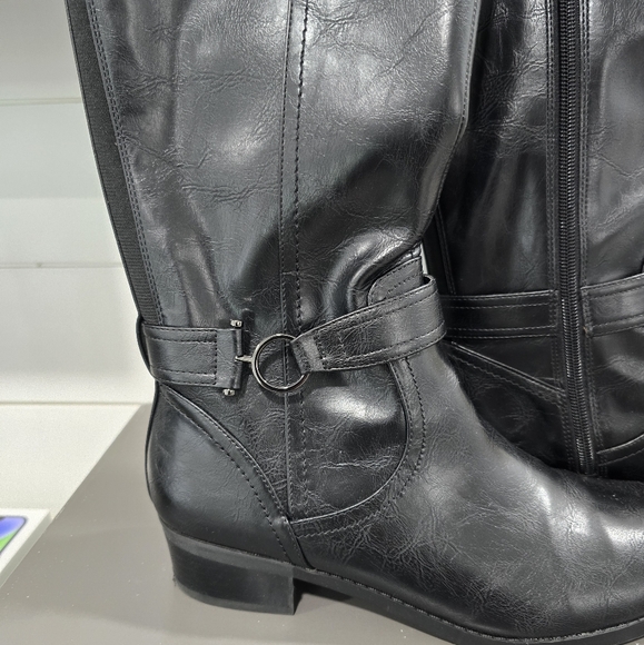 Classic Black Knee-High Boots - Picture 2 of 3